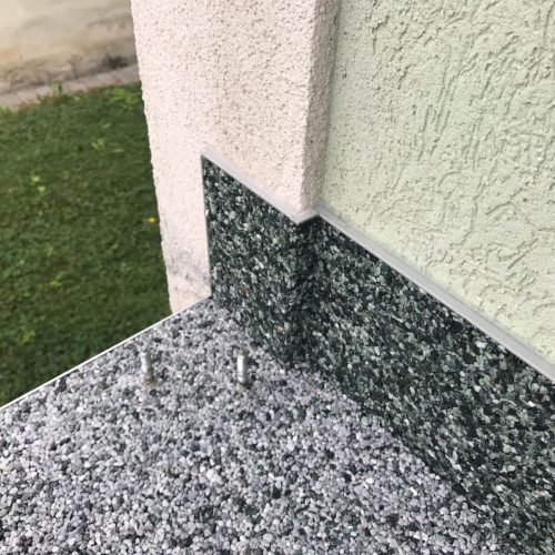 Die Liebe zum Detail zeigt sich in diesem Bild. Der Hochzug (Sesselleiste) wurde dem Verlauf der Faschen in der Fassade angepasst.